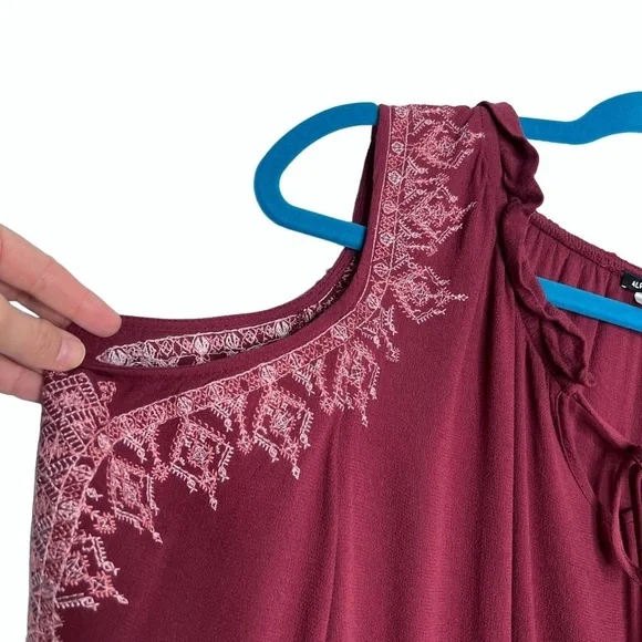 Alpha Amour Maroon Cold Shoulder Tassel Flare Sleeve Ruffle Hem Blouse - Picture 3 of 10